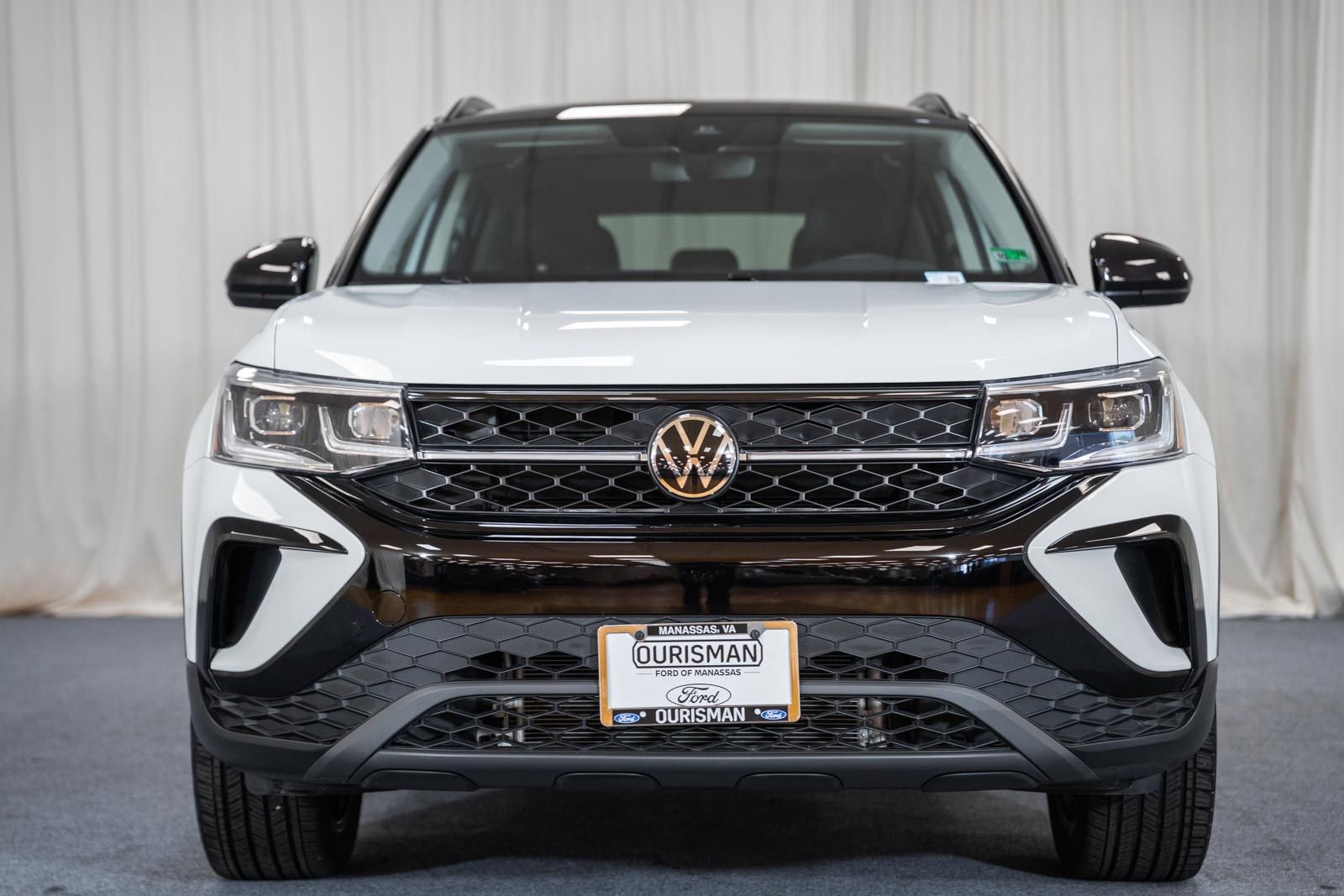 Used 2024 Volkswagen Taos SE AWD/4WD image 2