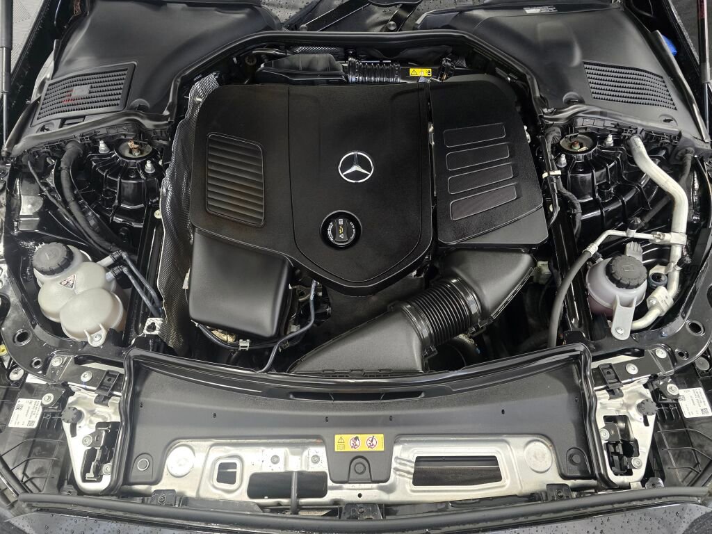 Used 2022 Mercedes-Benz C 300 4MATIC Sedan w/ Pinnacle Trim Package image 10