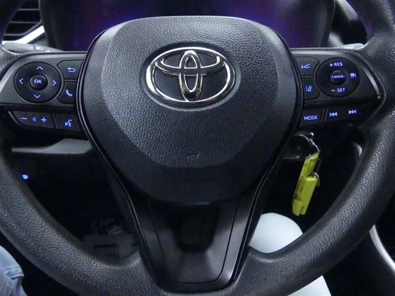 Used 2022 Toyota RAV4 LE AWD/4WD image 15