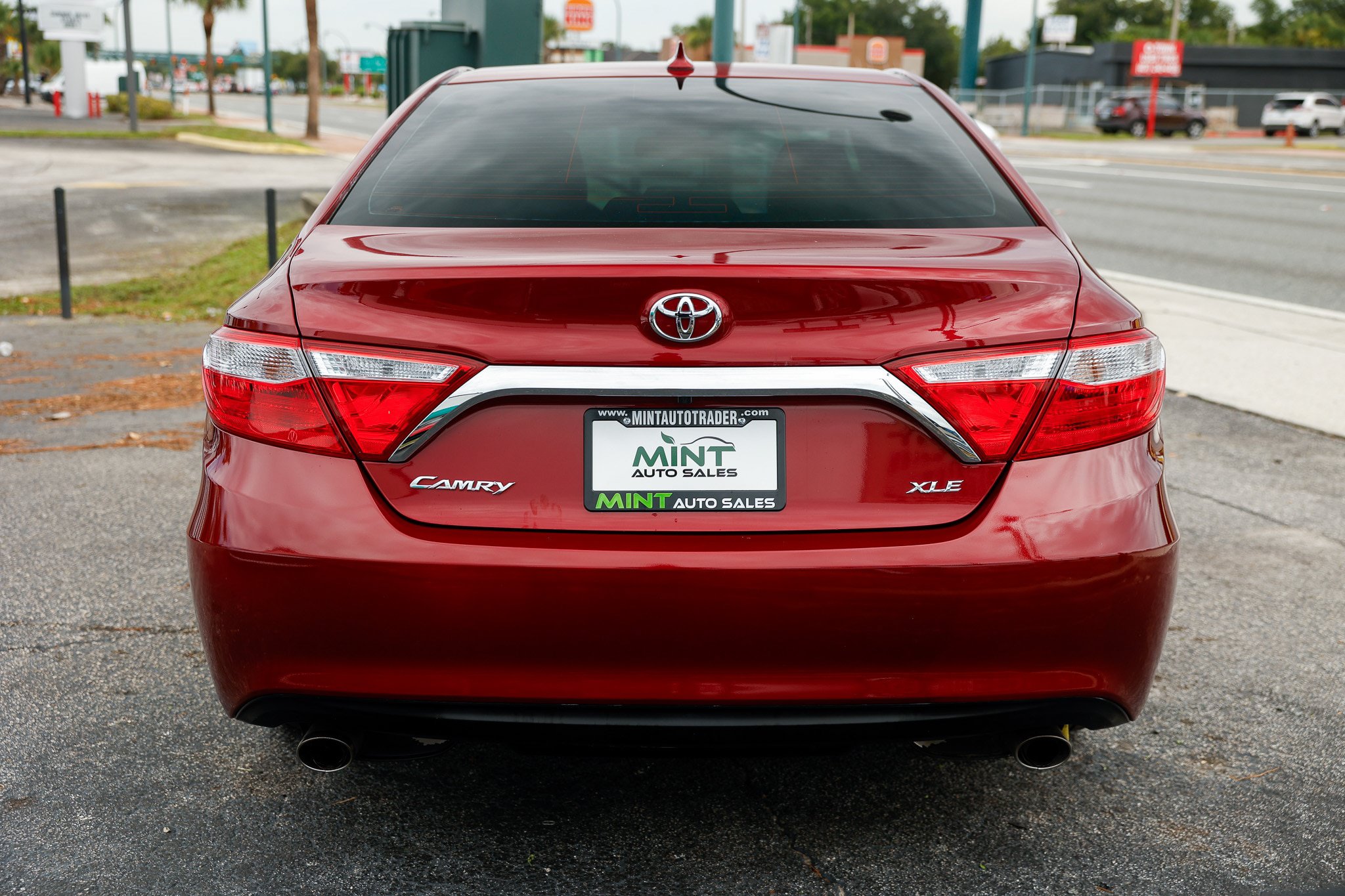 Used 2017 Toyota Camry XLE w/ Advanced Technology Package FWD image 11