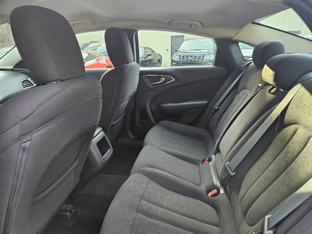 Used 2015 Chrysler 200 Limited image 22