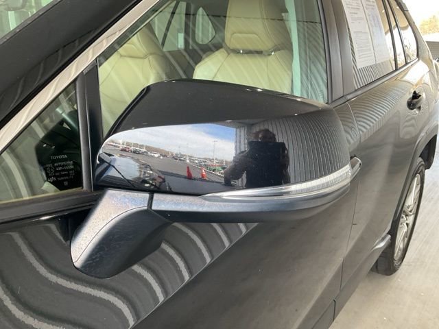 Used 2019 Toyota RAV4 XLE Premium image 3