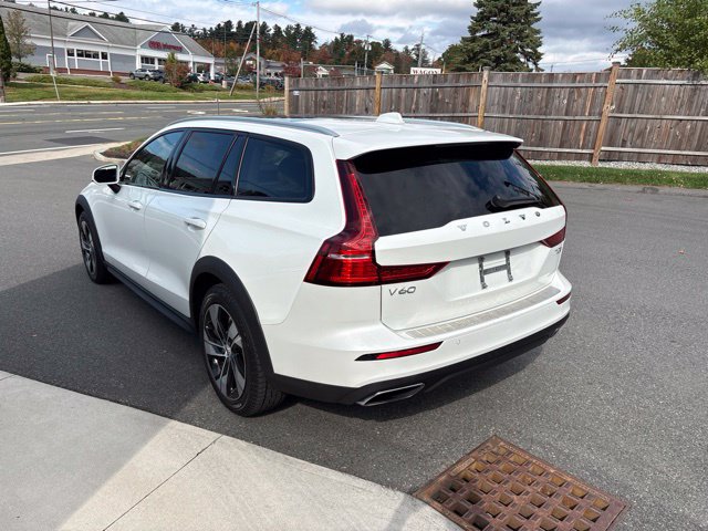 Used 2022 Volvo V60 T5 Cross Country AWD/4WD image 17
