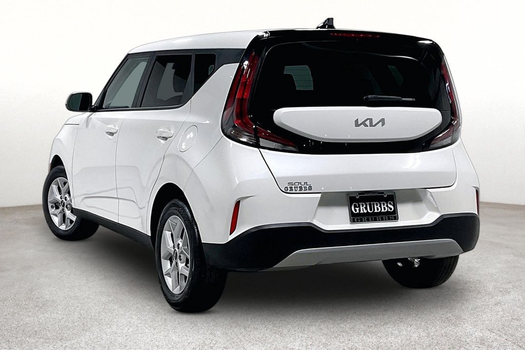 Used 2025 Kia Soul LX w/ LX Technology Package FWD image 15