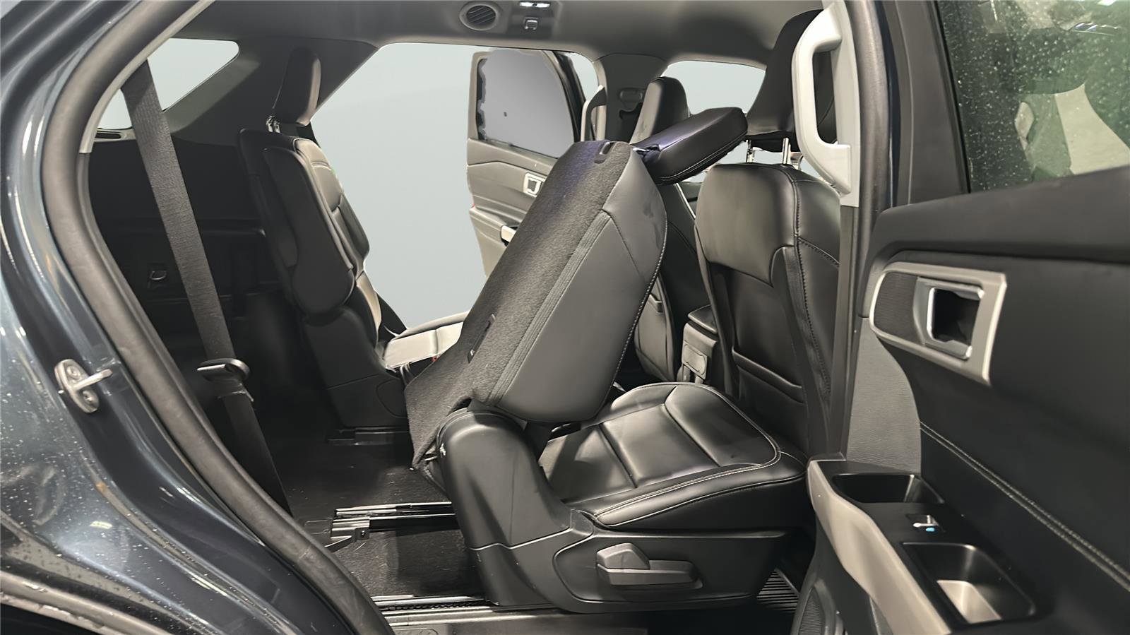 Used 2023 Ford Explorer XLT w/ Equipment Group 202A image 24