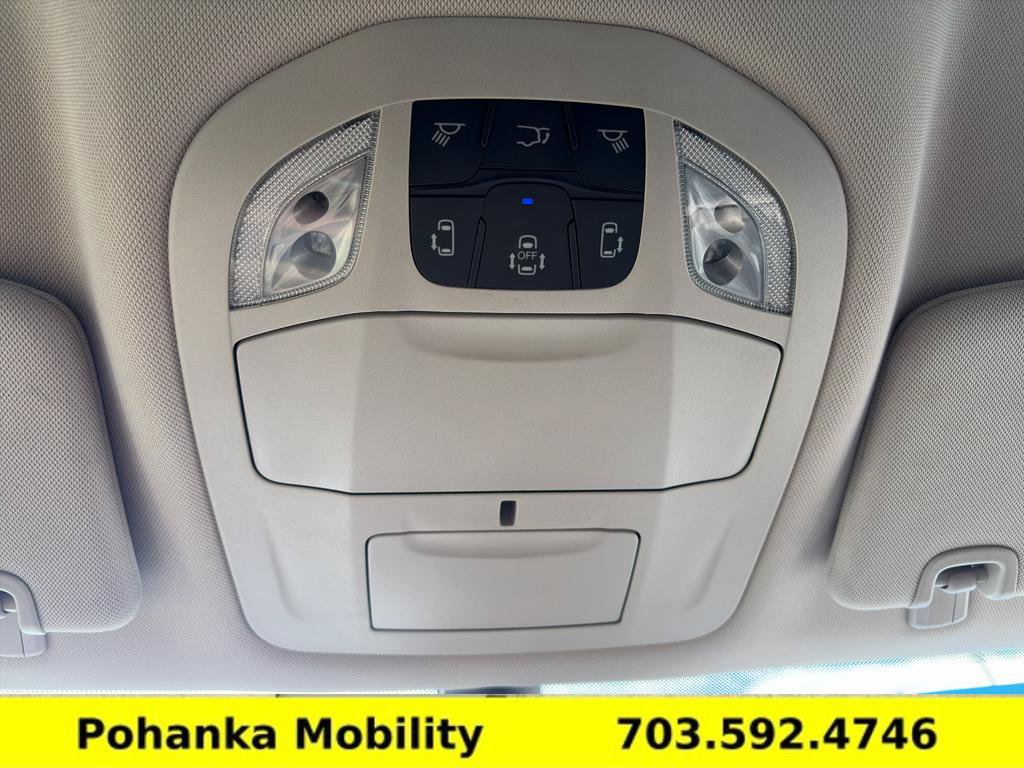 Used 2024 Chrysler Pacifica Touring-L FWD image 21