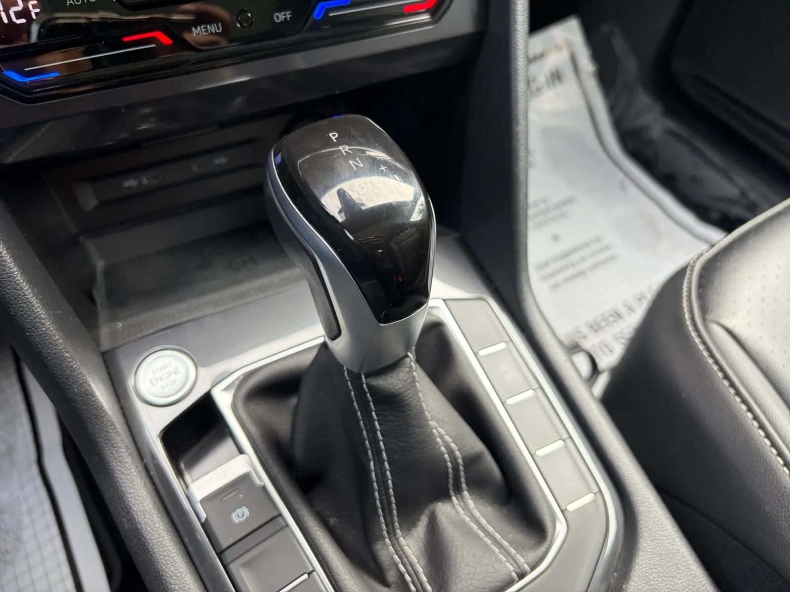 Used 2024 Volkswagen Tiguan SE w/ Panoramic Sunroof Package AWD/4WD image 27