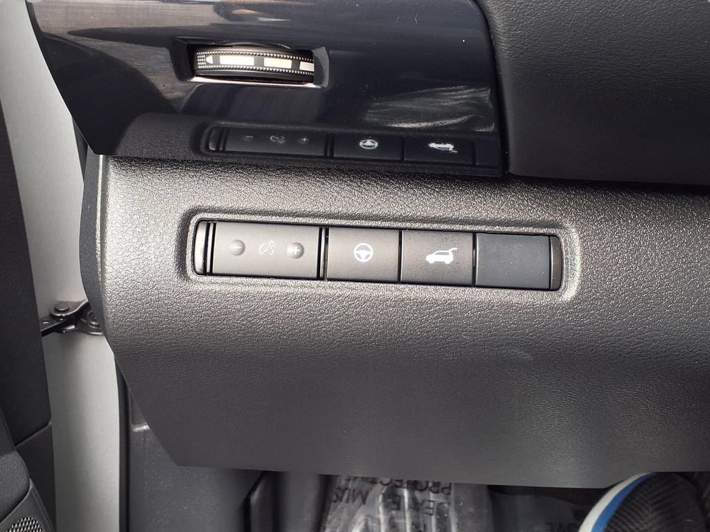 Used 2025 Nissan Pathfinder SV AWD/4WD image 18
