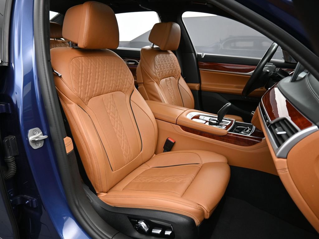 Used 2022 BMW ALPINA B7 xDrive w/ Luxury Rear Seating Package AWD/4WD image 36