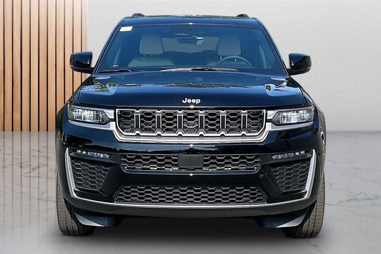 New 2026 Jeep Grand Cherokee L Limited w/ Trailer Tow Package AWD/4WD image 3