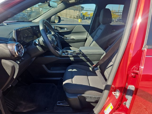 Used 2026 Chevrolet Equinox LT w/ Safety and Technology Package FWD image 10