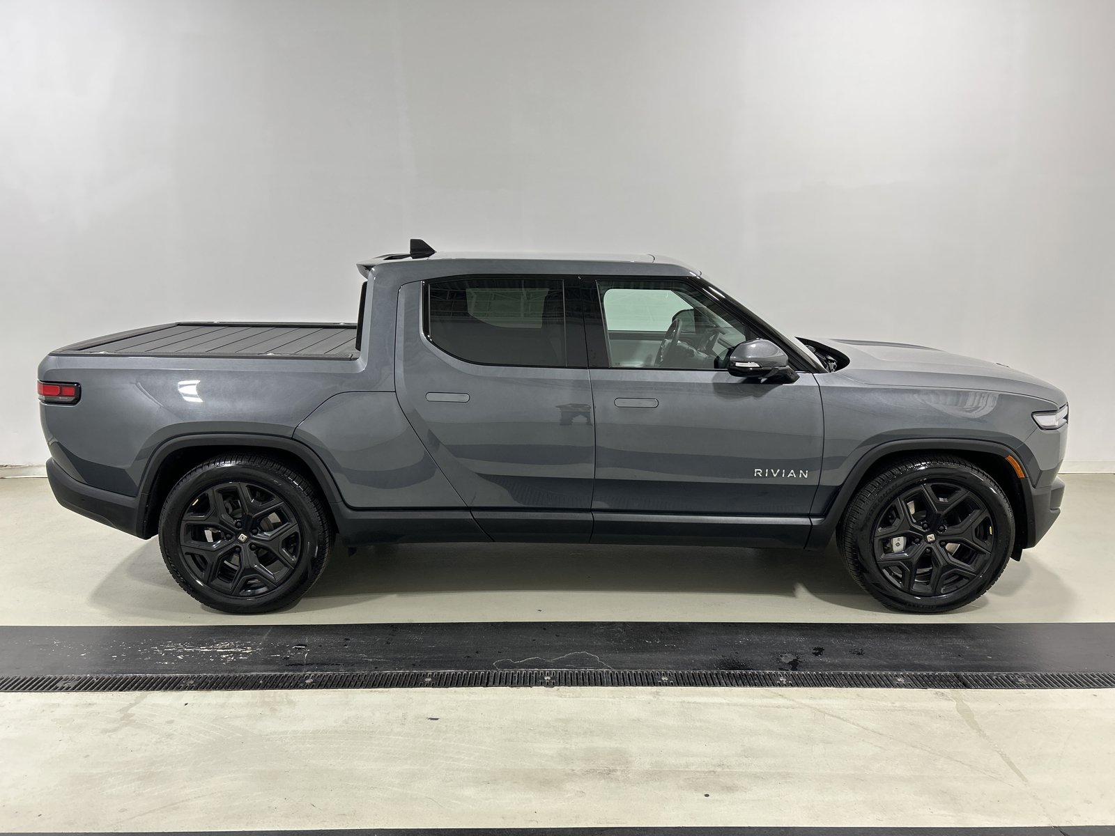 Used 2025 Rivian R1T Adventure AWD/4WD image 6
