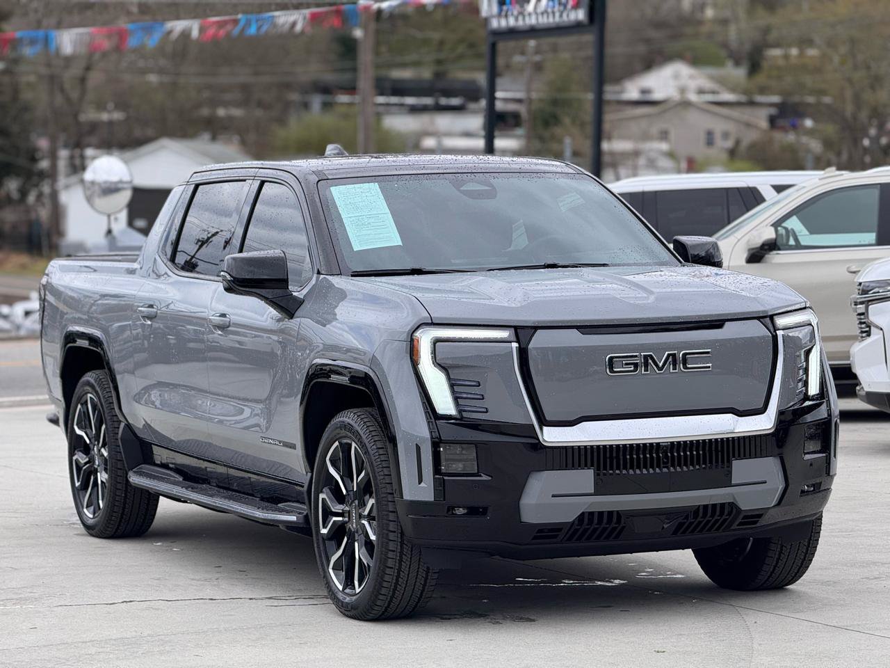 Used 2024 GMC Sierra EV Denali AWD/4WD image 4