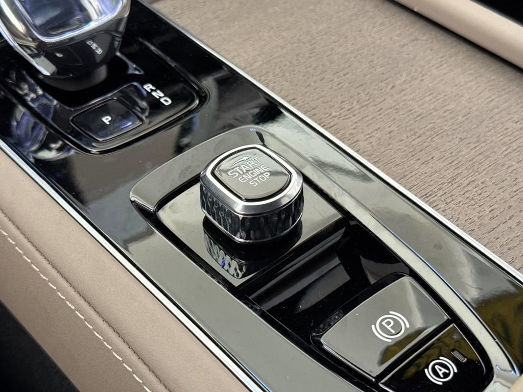 New 2026 Volvo XC90 B6 Plus w/ Protection Package Premier image 23