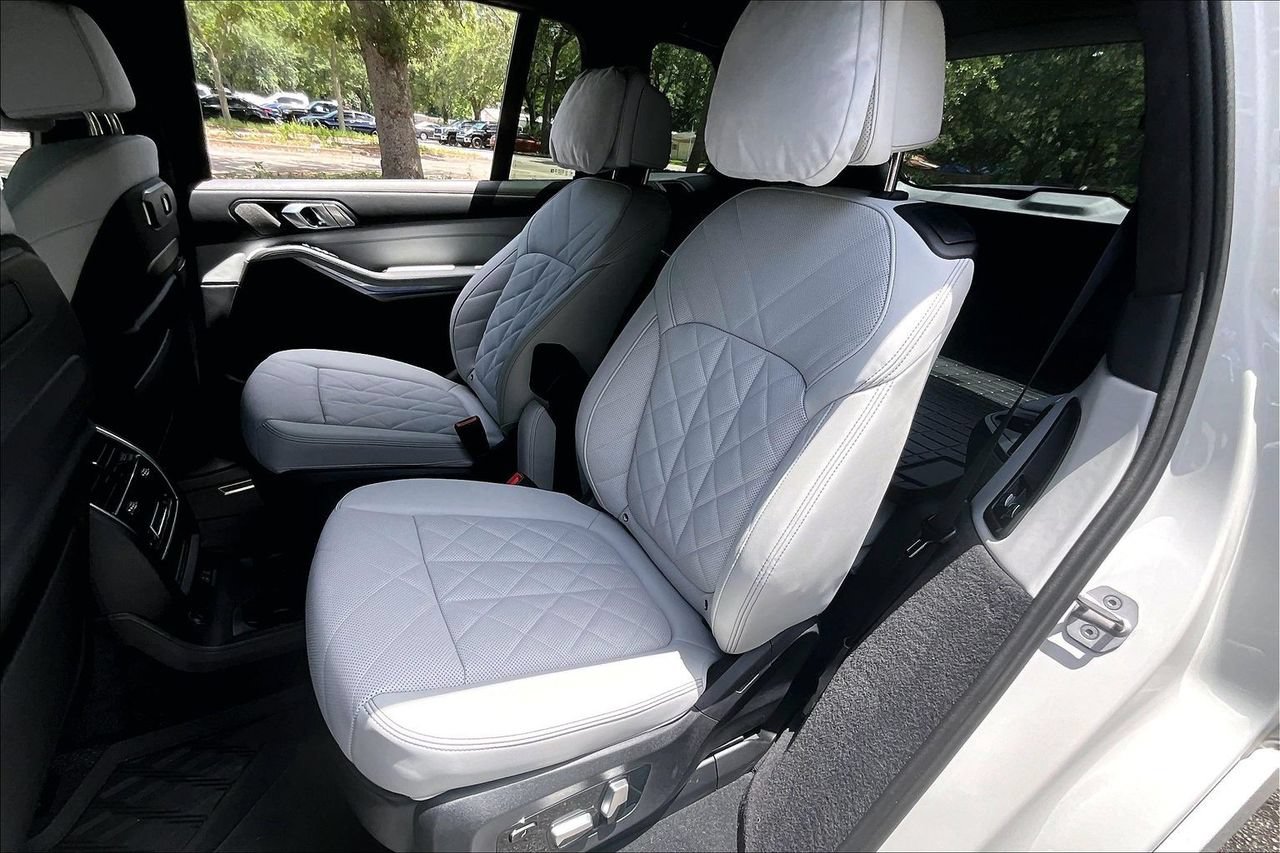 Used 2026 BMW X7 xDrive40i w/ Executive Package AWD/4WD image 19