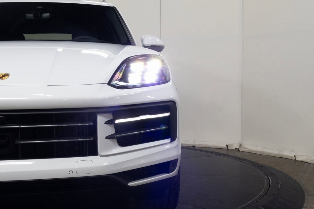 Used 2025 Porsche Cayenne image 20