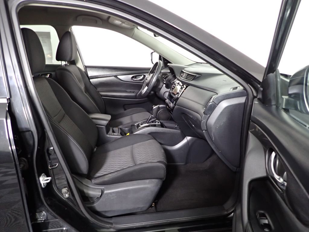 Used 2017 Nissan Rogue SV image 34