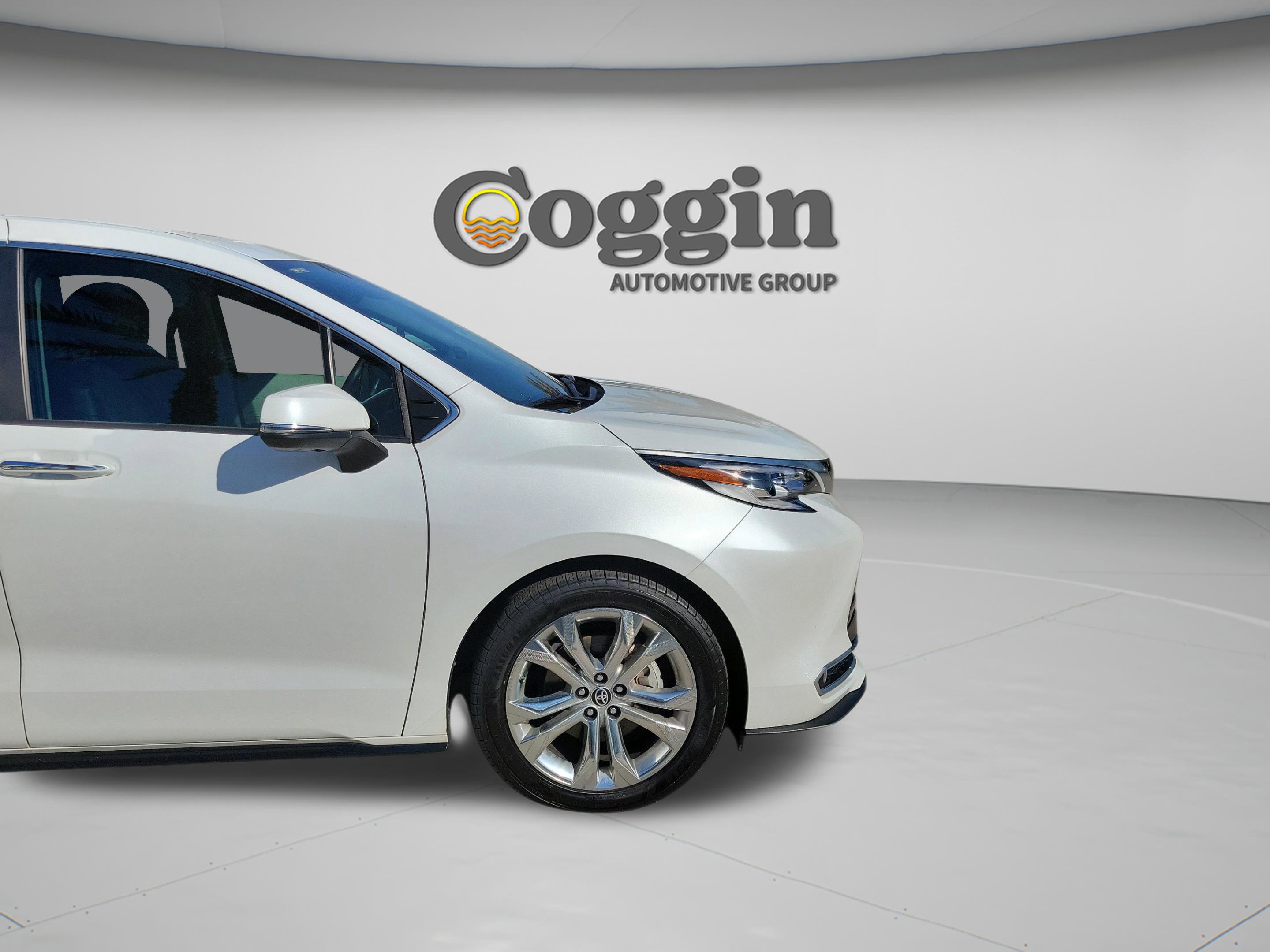 Certified 2023 Toyota Sienna Platinum FWD image 32