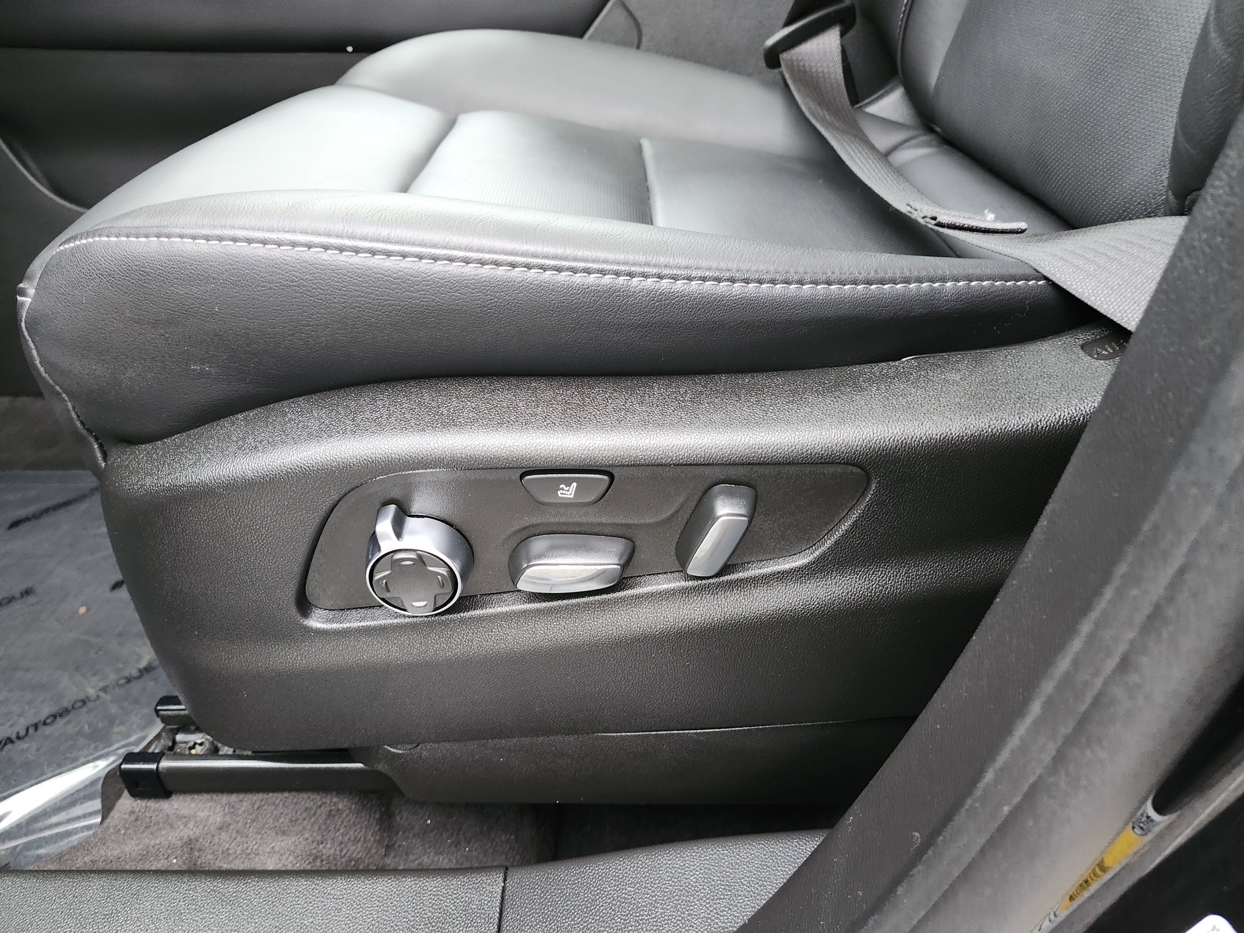 Used 2024 Cadillac XT4 Premium Luxury image 30