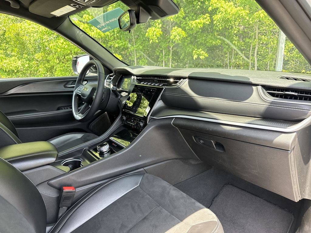 Used 2024 Jeep Grand Cherokee Altitude image 28