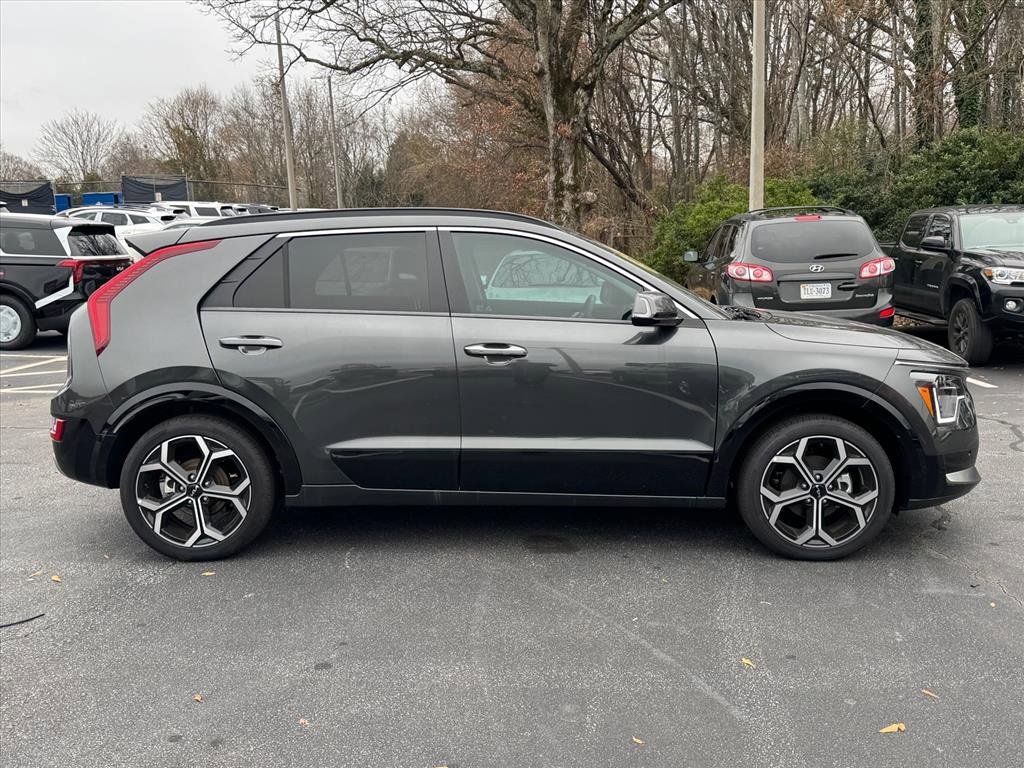 New 2025 Kia Niro SX Touring image 2