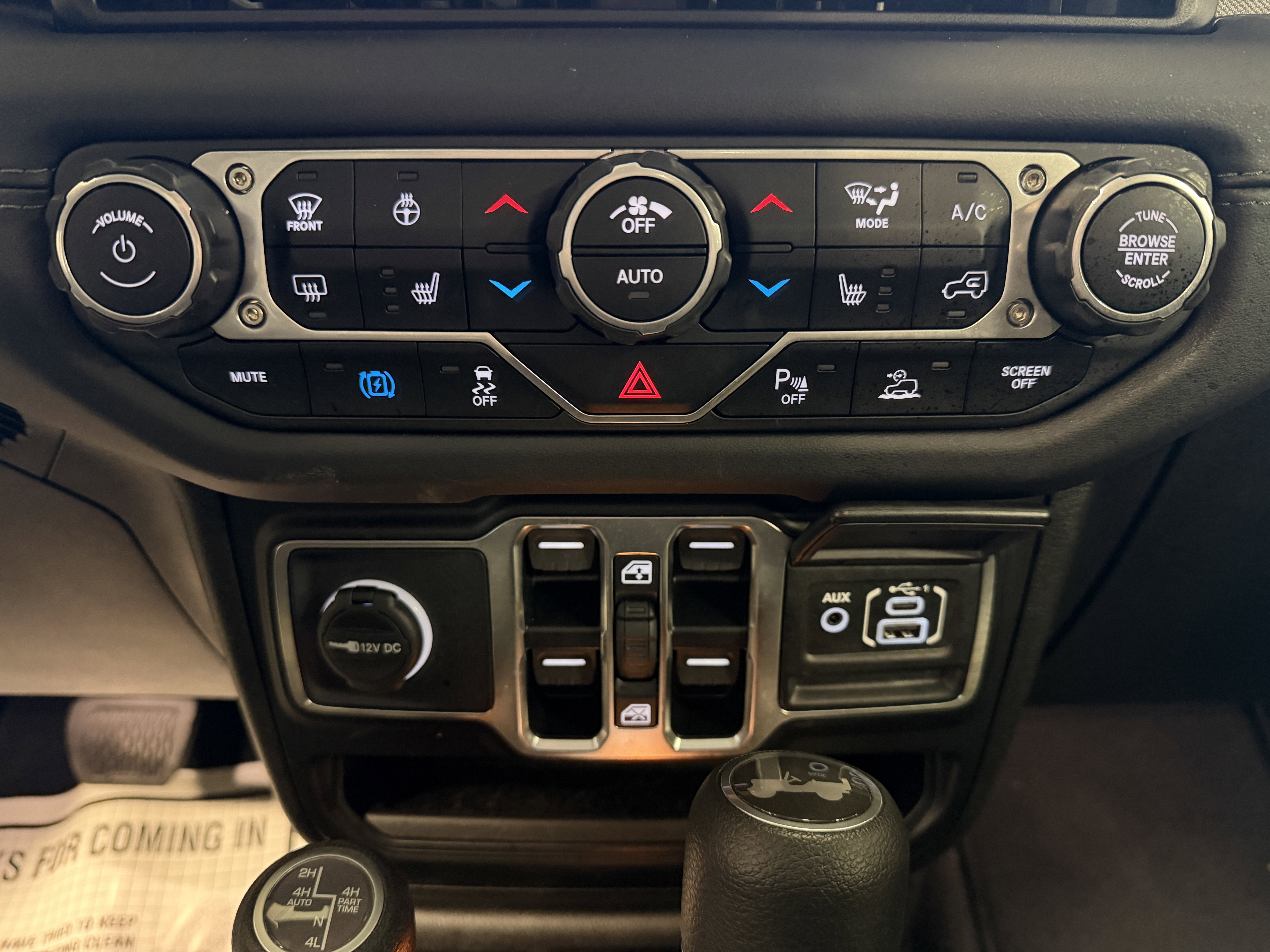 Used 2025 Jeep Wrangler Unlimited Sahara w/ Safety Group image 13