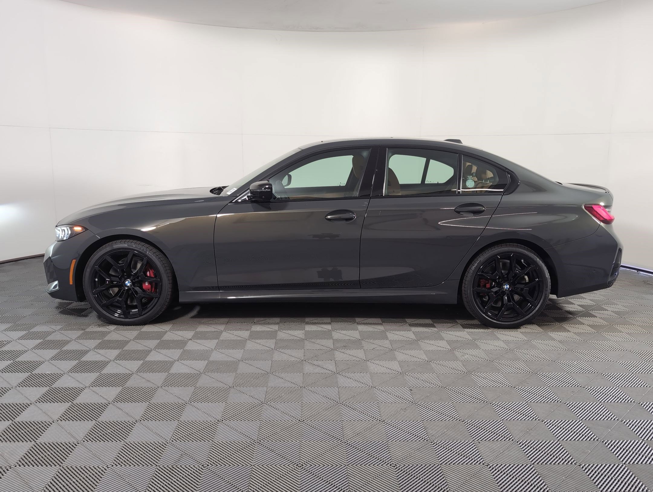 Used 2026 BMW 330i Sedan w/ M Sport Package image 2
