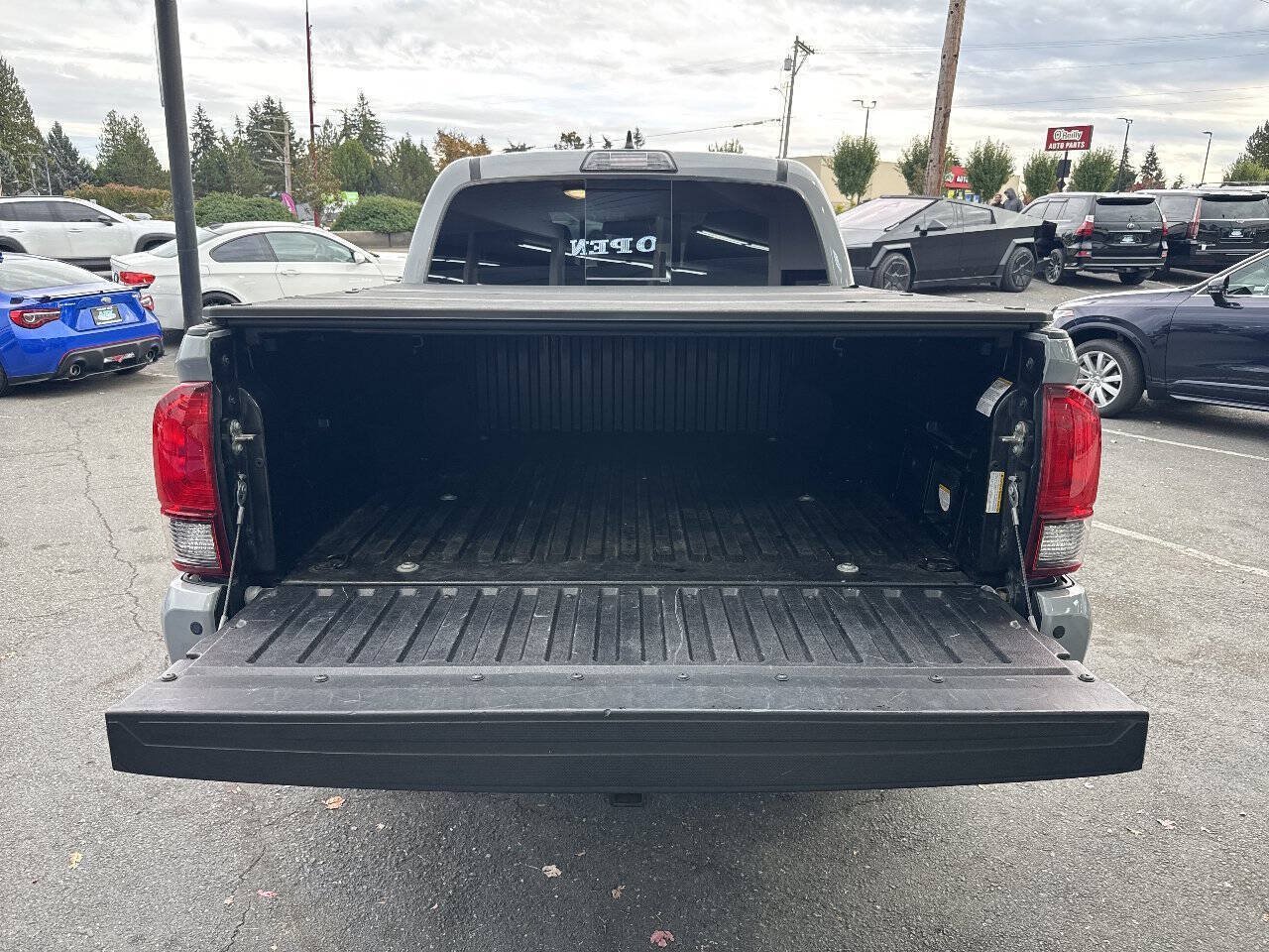 Used 2019 Toyota Tacoma TRD Sport AWD/4WD image 6