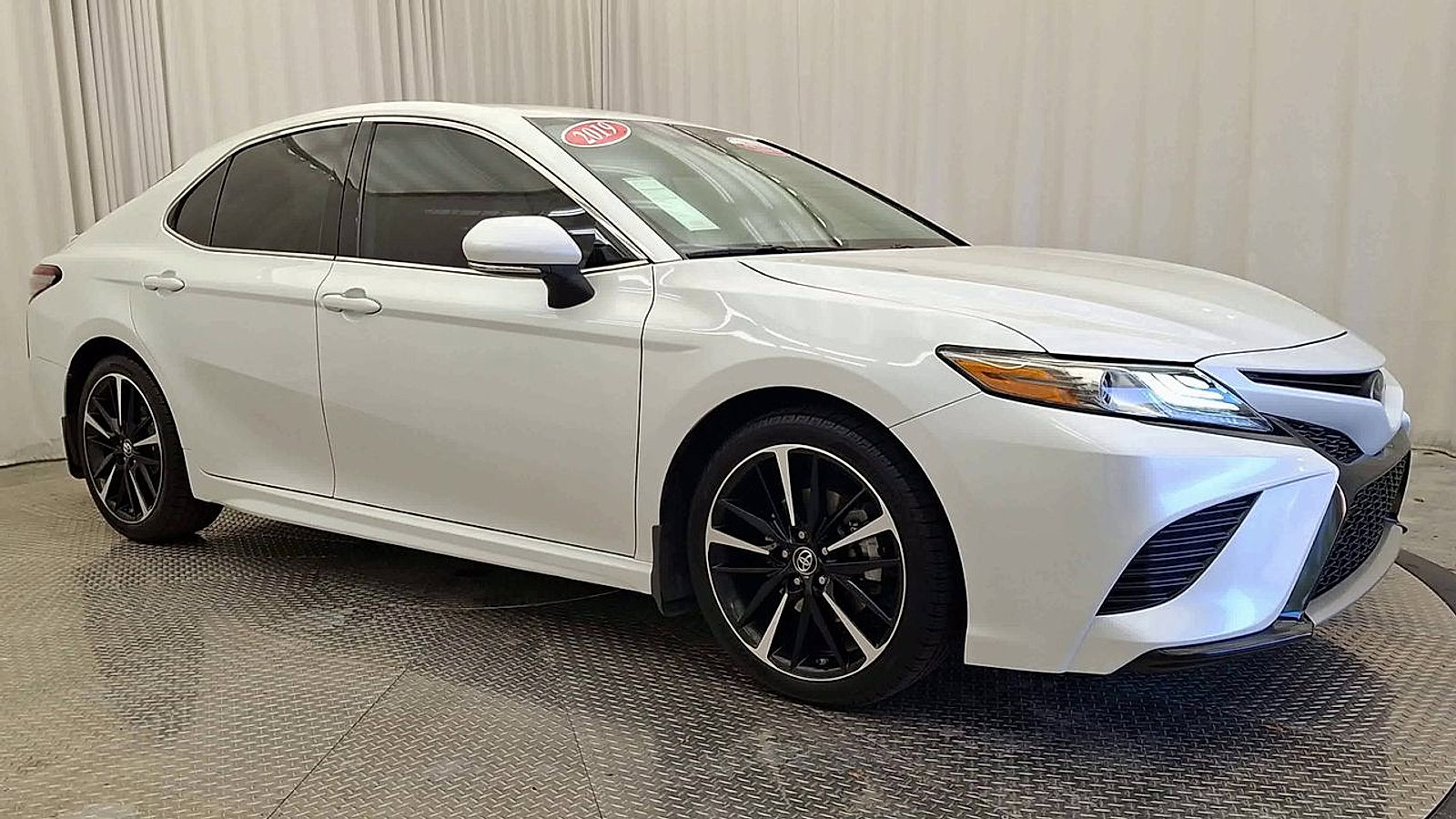 Used 2019 Toyota Camry XSE FWD image 5