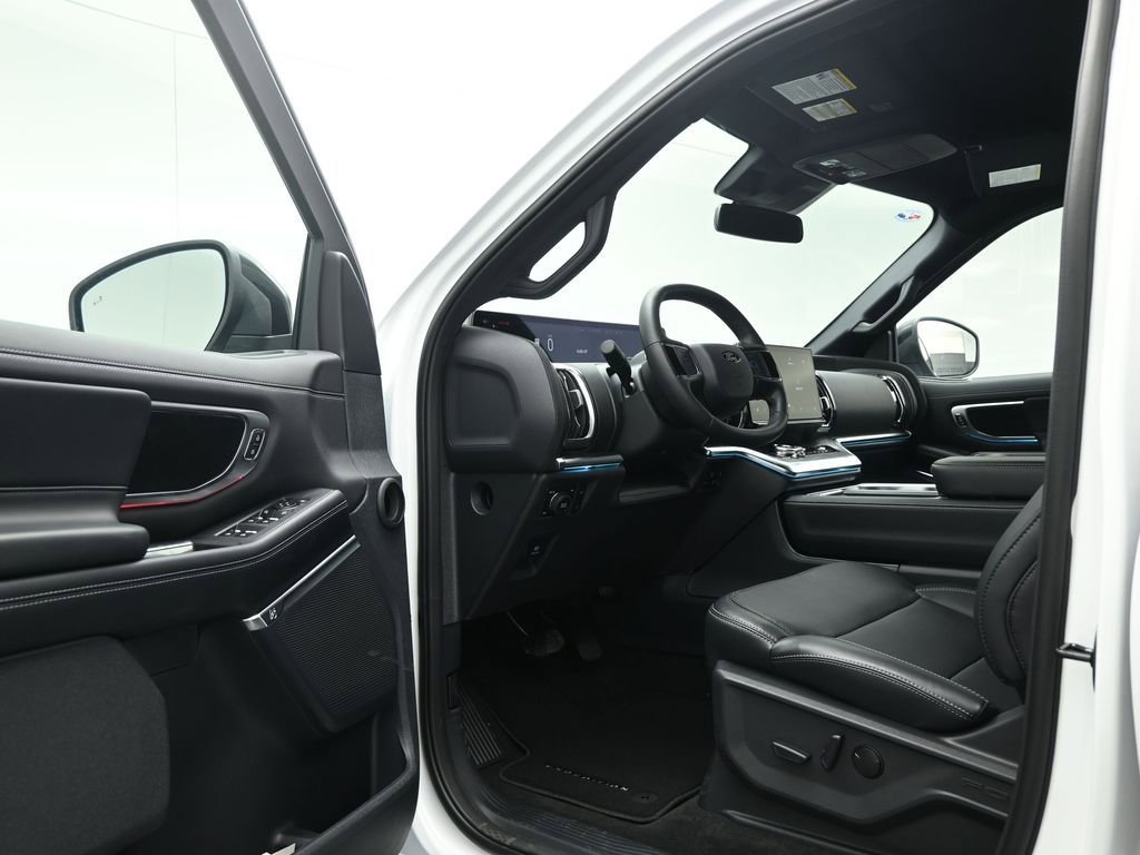 New 2026 Ford Expedition Platinum image 8