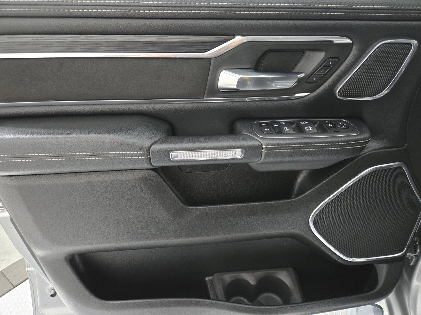 Used 2024 RAM 1500 Laramie image 20