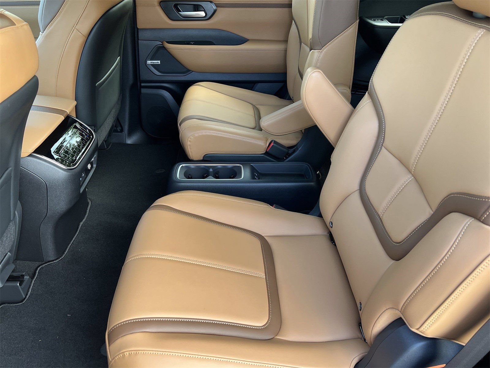 New 2025 Nissan Armada SL w/ Captain's Chari Seat Package AWD/4WD image 22