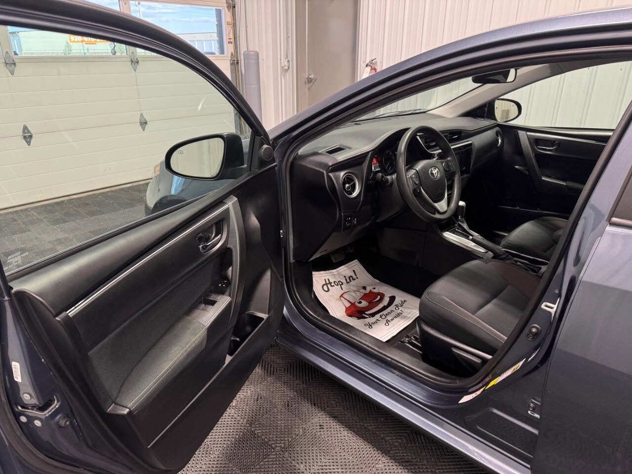 Used 2018 Toyota Corolla LE FWD image 5