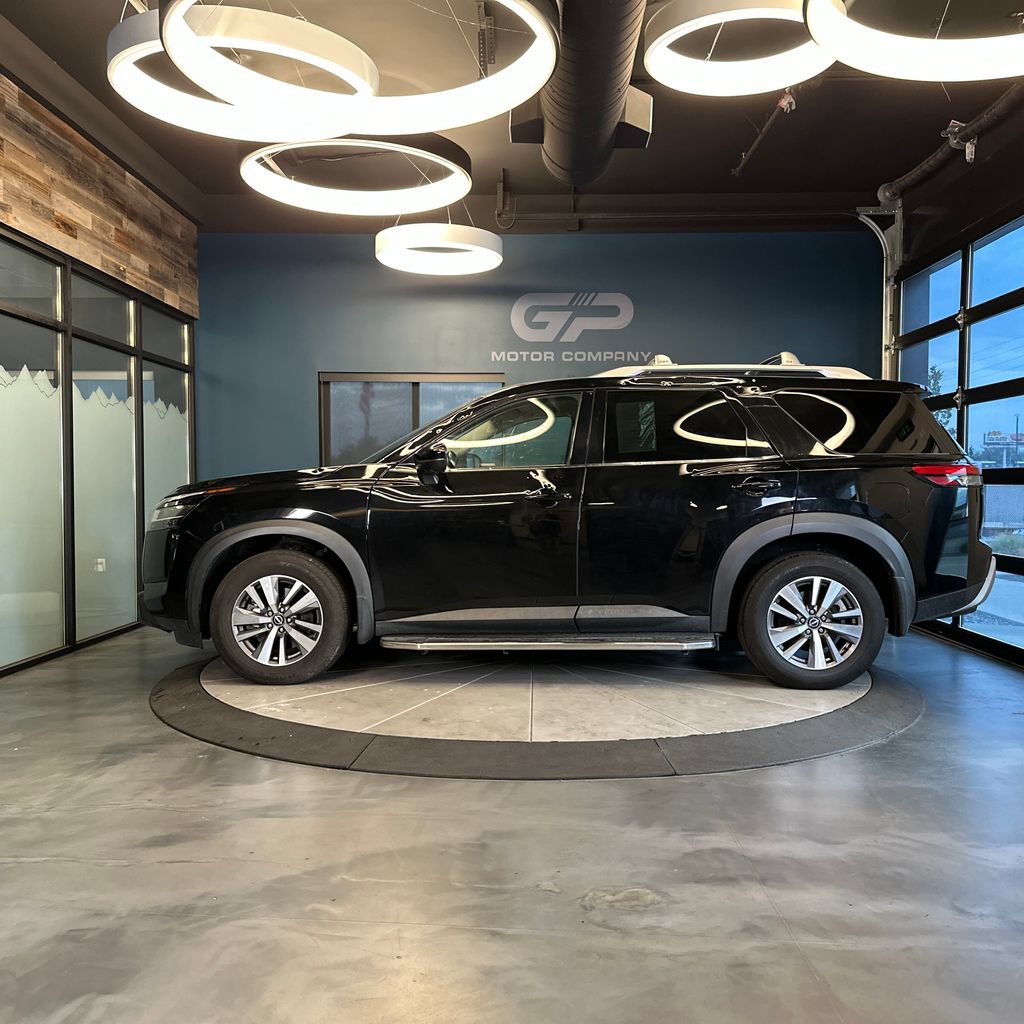 Used 2022 Nissan Pathfinder SL AWD/4WD image 6
