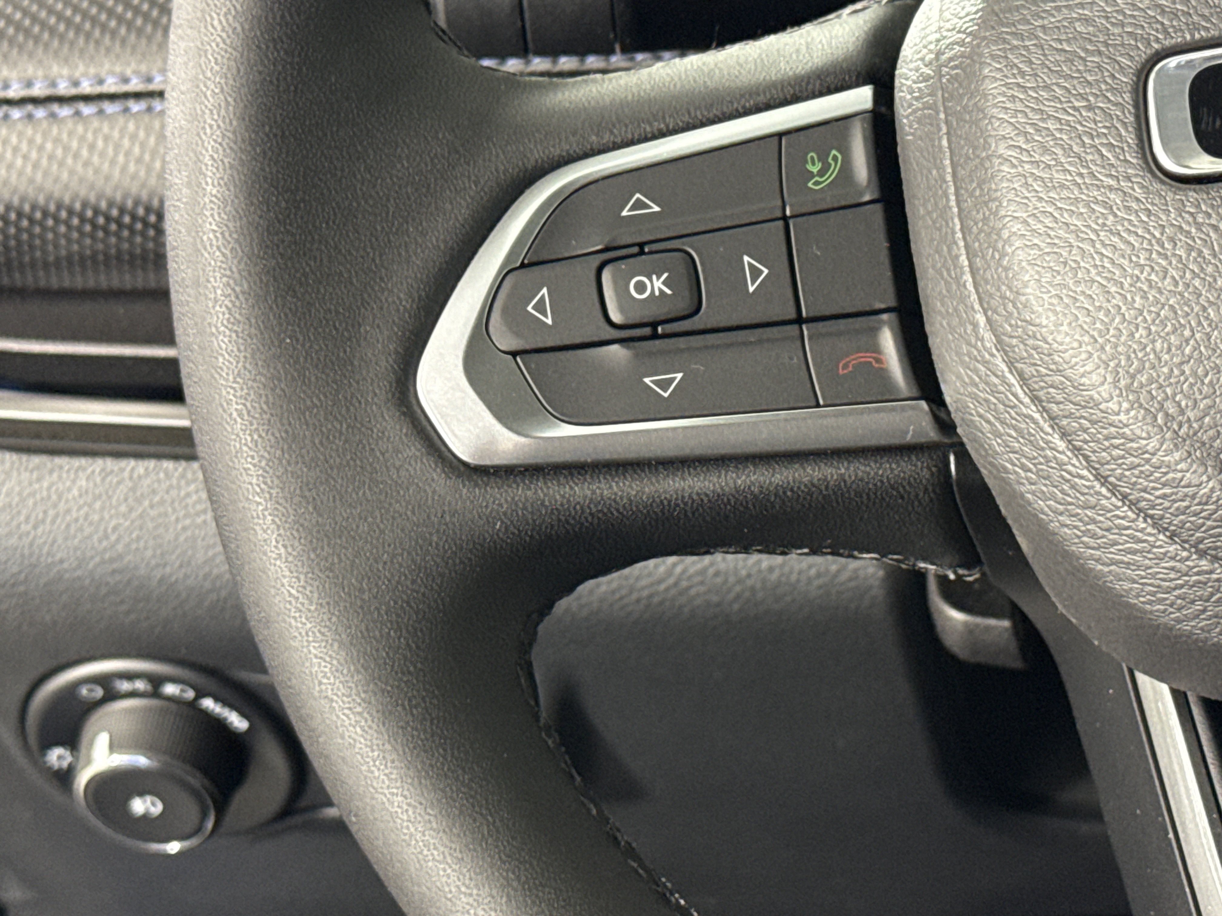 New 2026 Jeep Compass Latitude AWD/4WD image 17