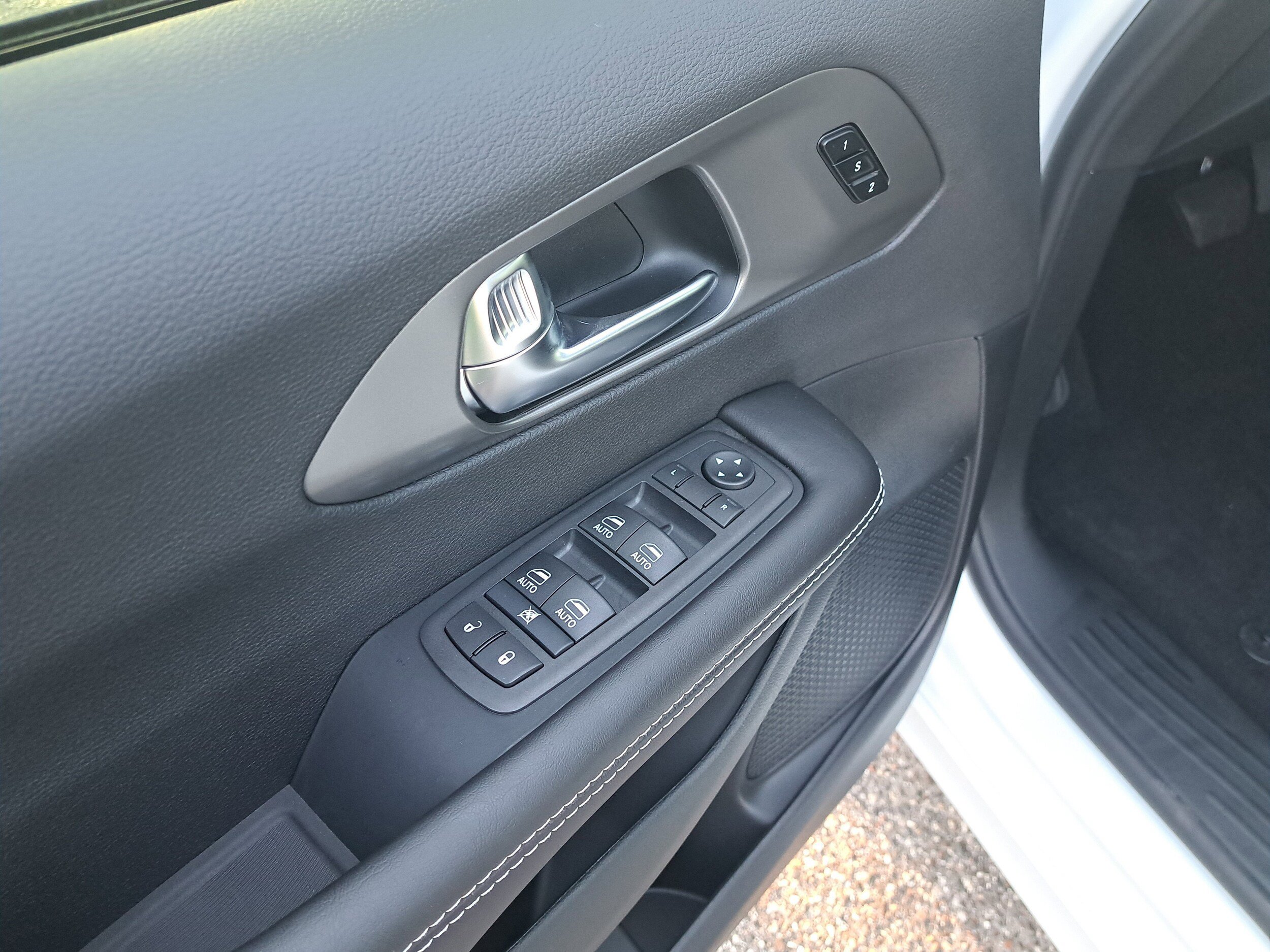 New 2026 Chrysler Pacifica Select w/ S Appearance Package FWD image 10