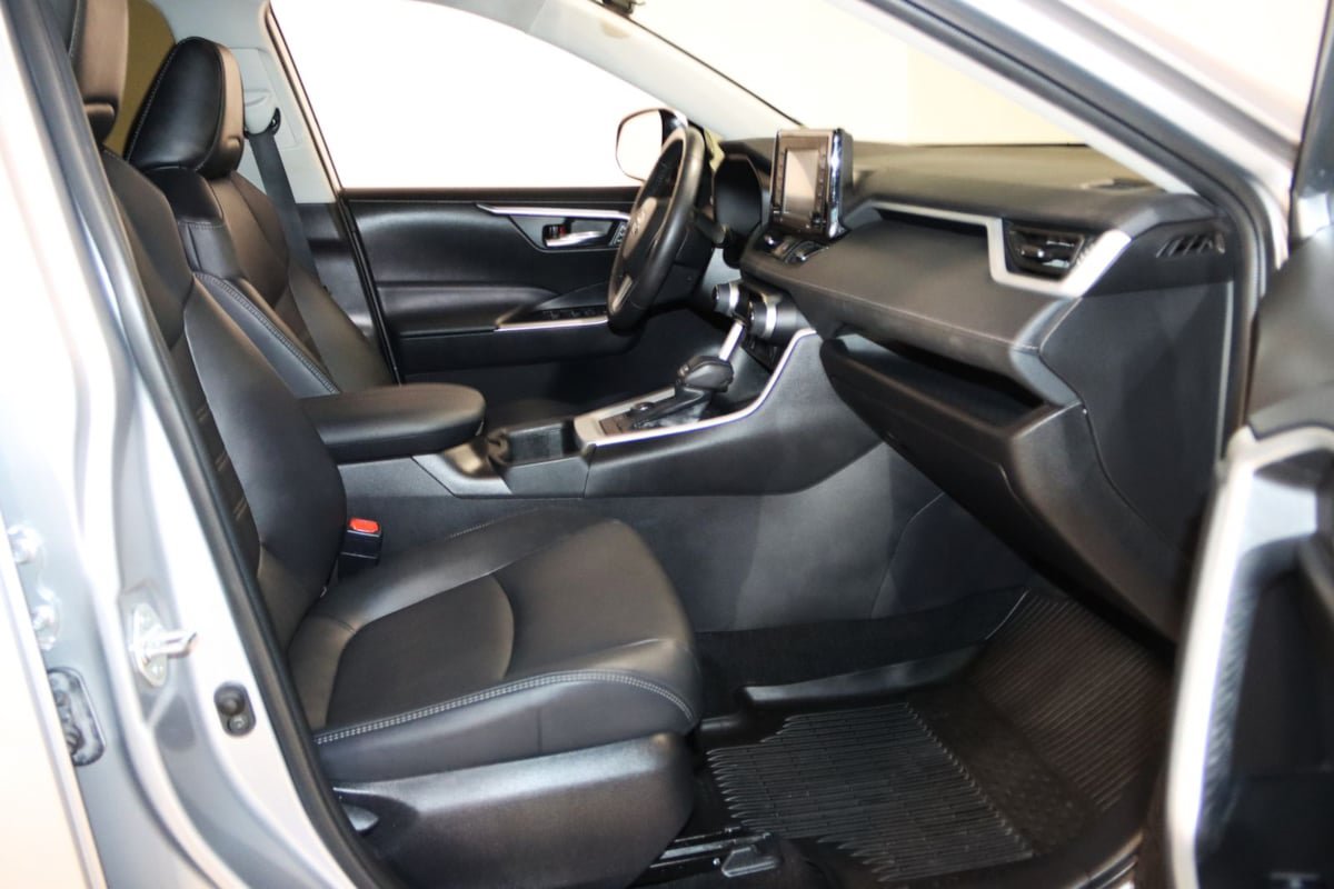 Used 2022 Toyota RAV4 XLE Premium AWD/4WD image 53
