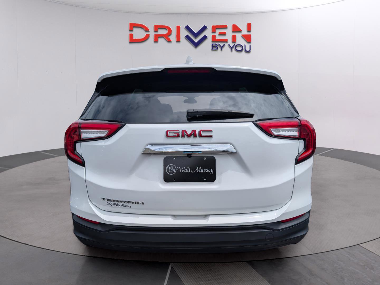 Used 2024 GMC Terrain SLE FWD image 4