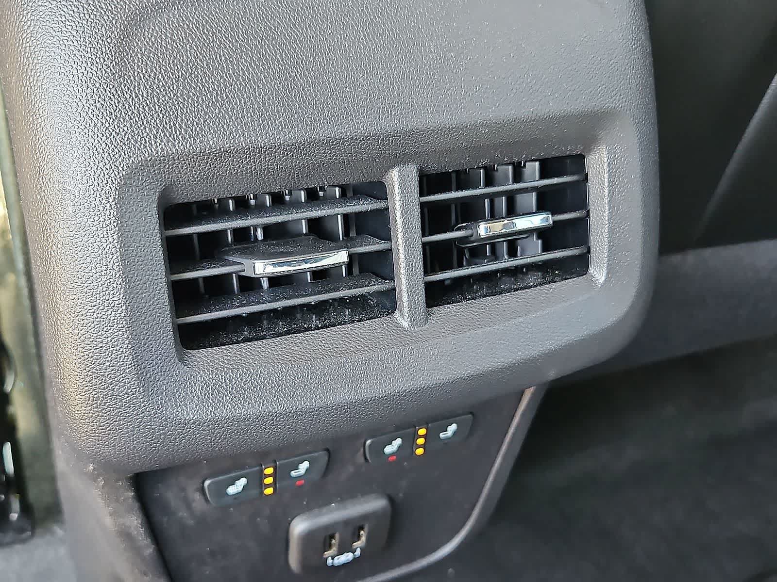 Used 2024 Chevrolet Equinox Premier FWD image 27