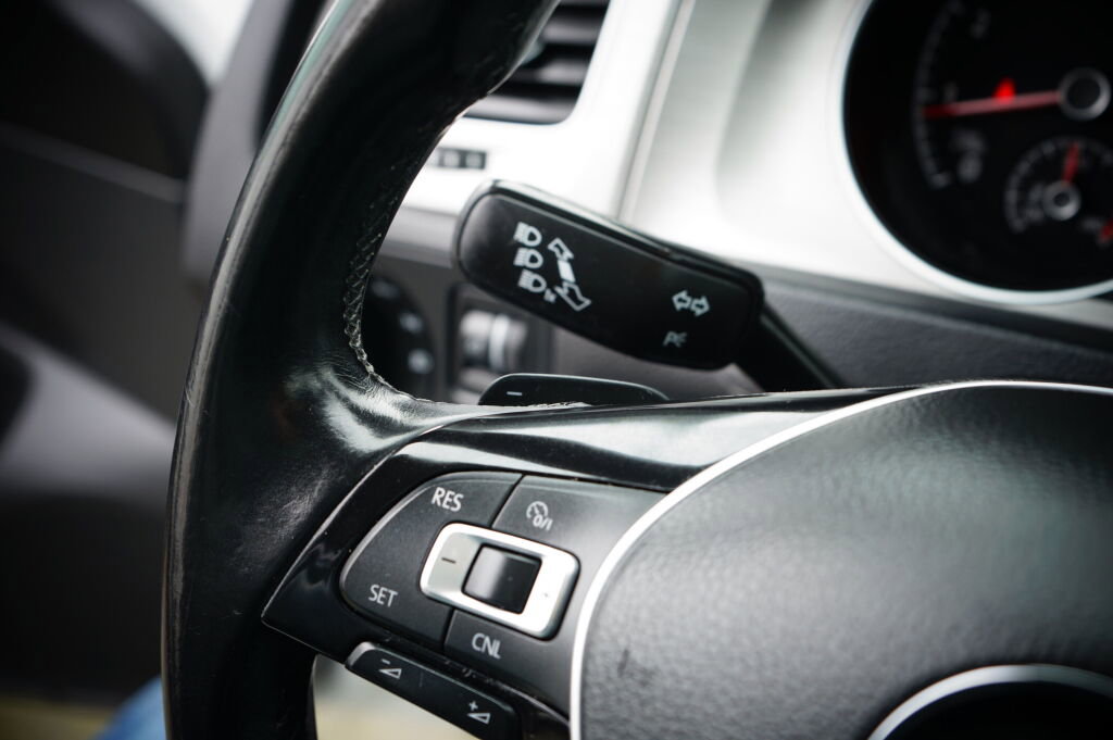 Used 2016 Volkswagen Golf SE w/ Lighting Package image 19