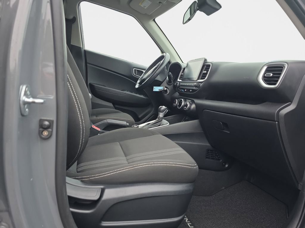Used 2023 Hyundai Venue SEL w/ Cargo Package FWD image 19