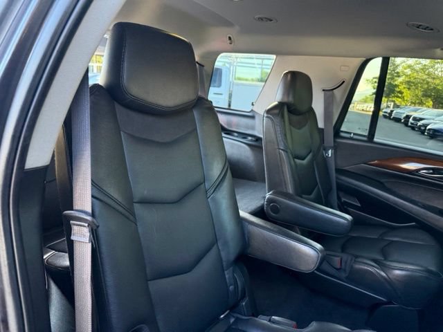 Used 2016 Cadillac Escalade Luxury AWD/4WD image 37
