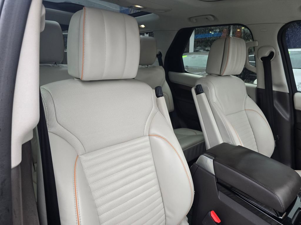 Used 2018 Land Rover Discovery HSE Luxury image 13