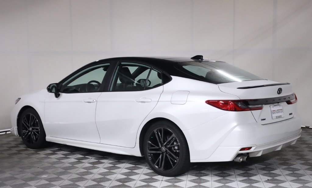 Used 2025 Toyota Camry XSE FWD image 4