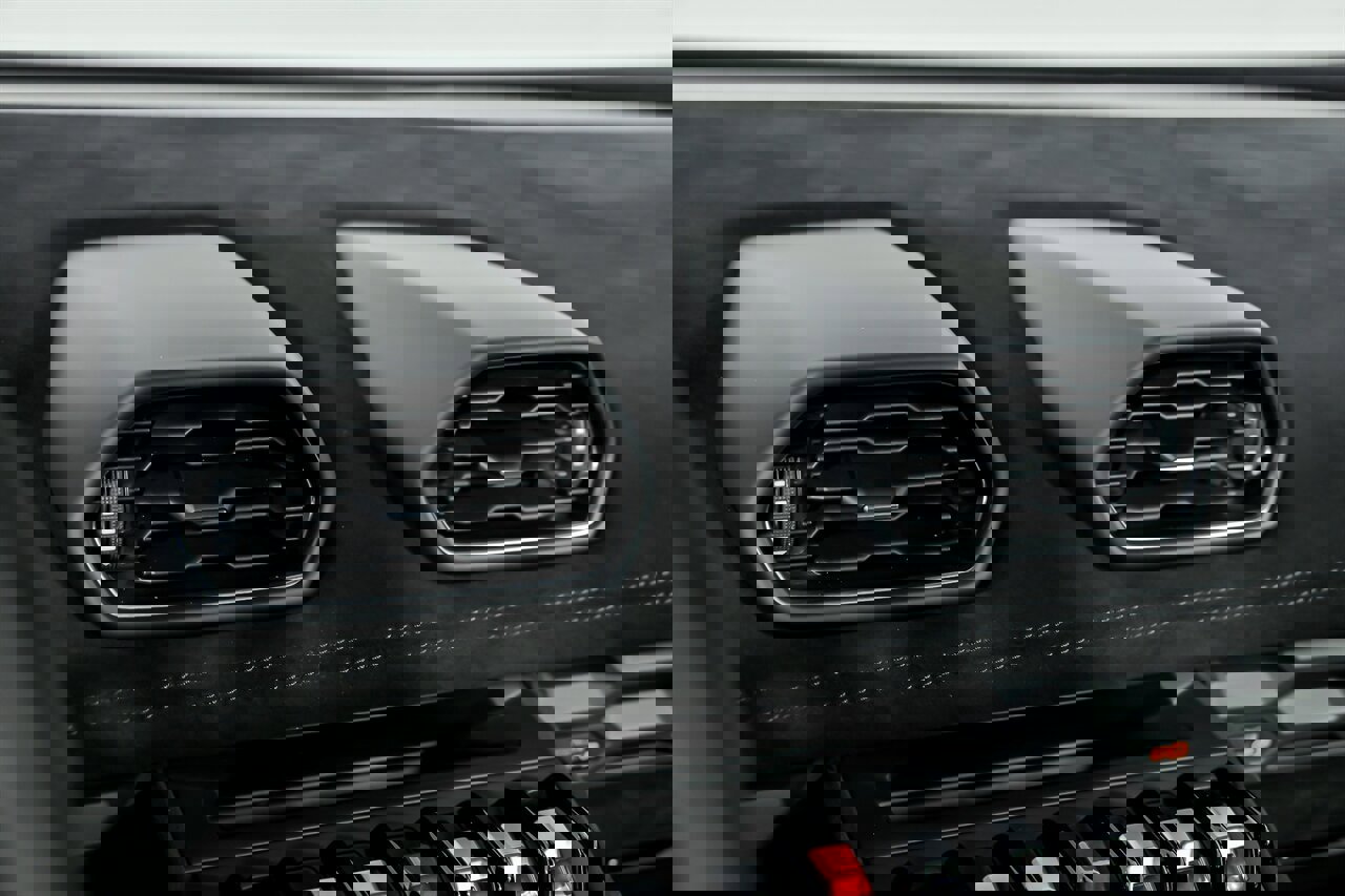 Used 2022 Lamborghini Huracan STO image 30