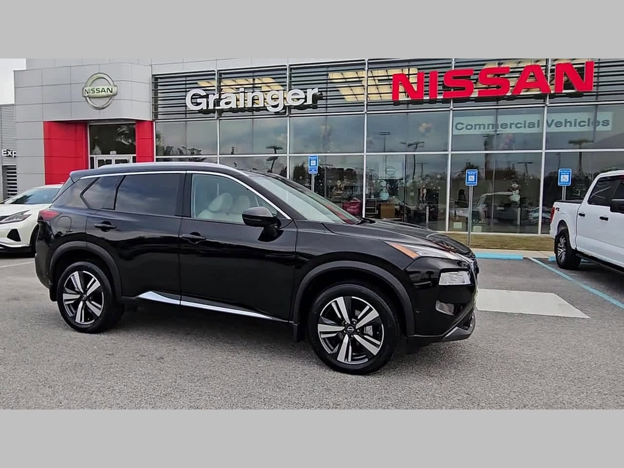 Used 2023 Nissan Rogue SL w/ SL Premium Package image 38