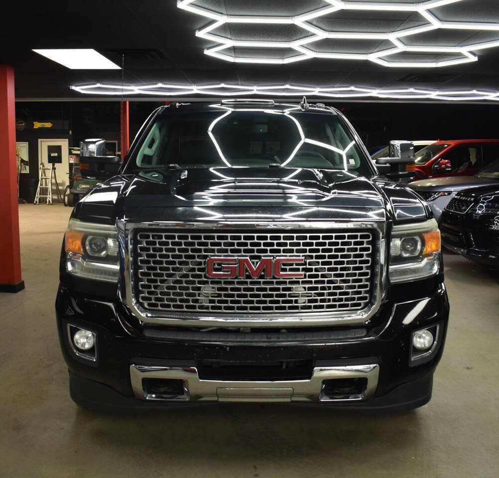 Used 2015 GMC Sierra 3500 Denali w/ Duramax Plus Package image 2