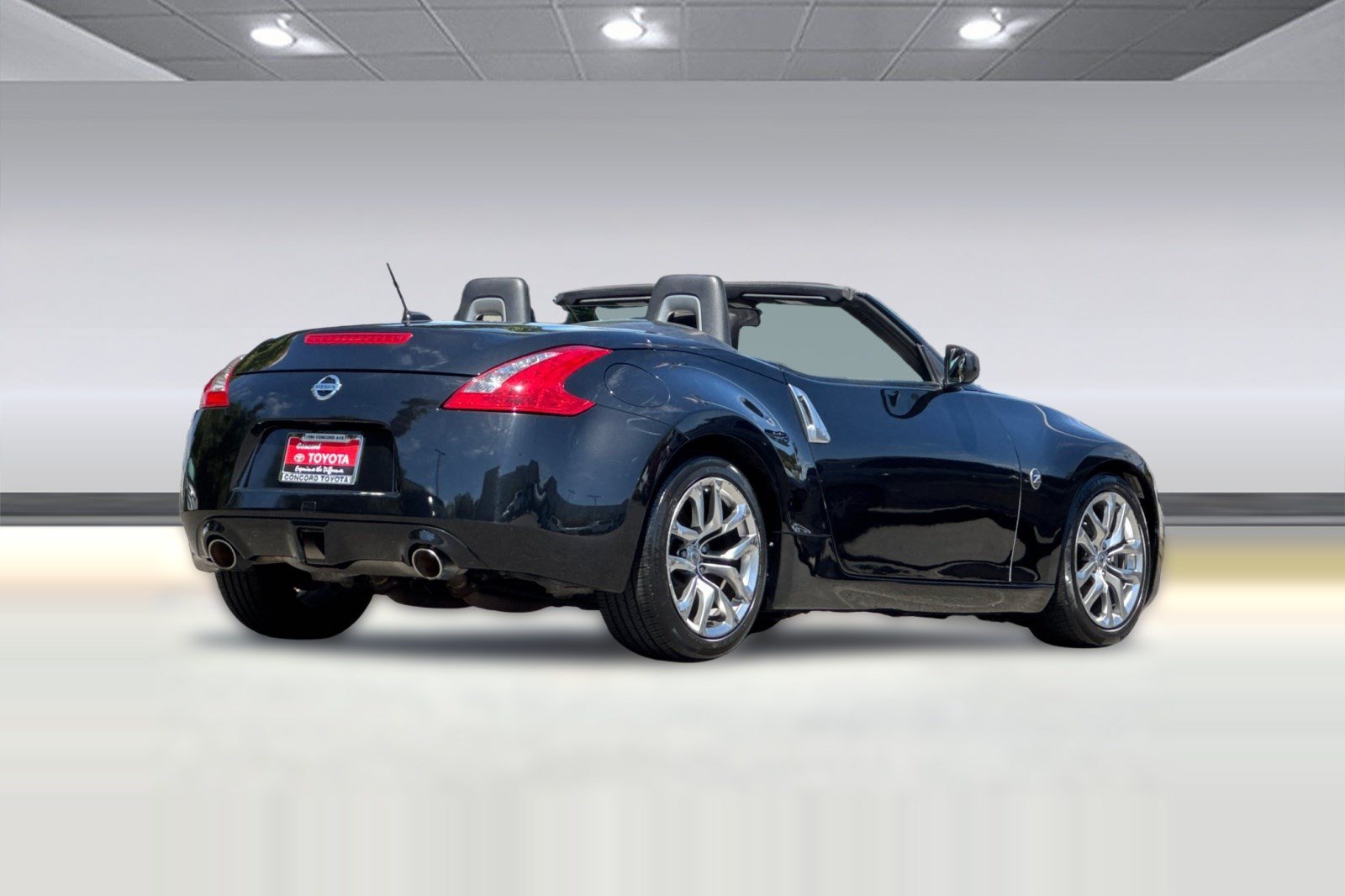 Used 2014 Nissan 370Z Roadster RWD image 9