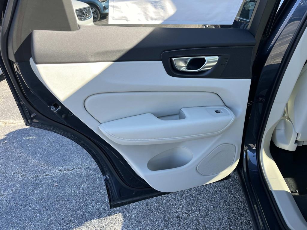 New 2026 Volvo XC60 B5 Ultra w/ Climate Package image 18