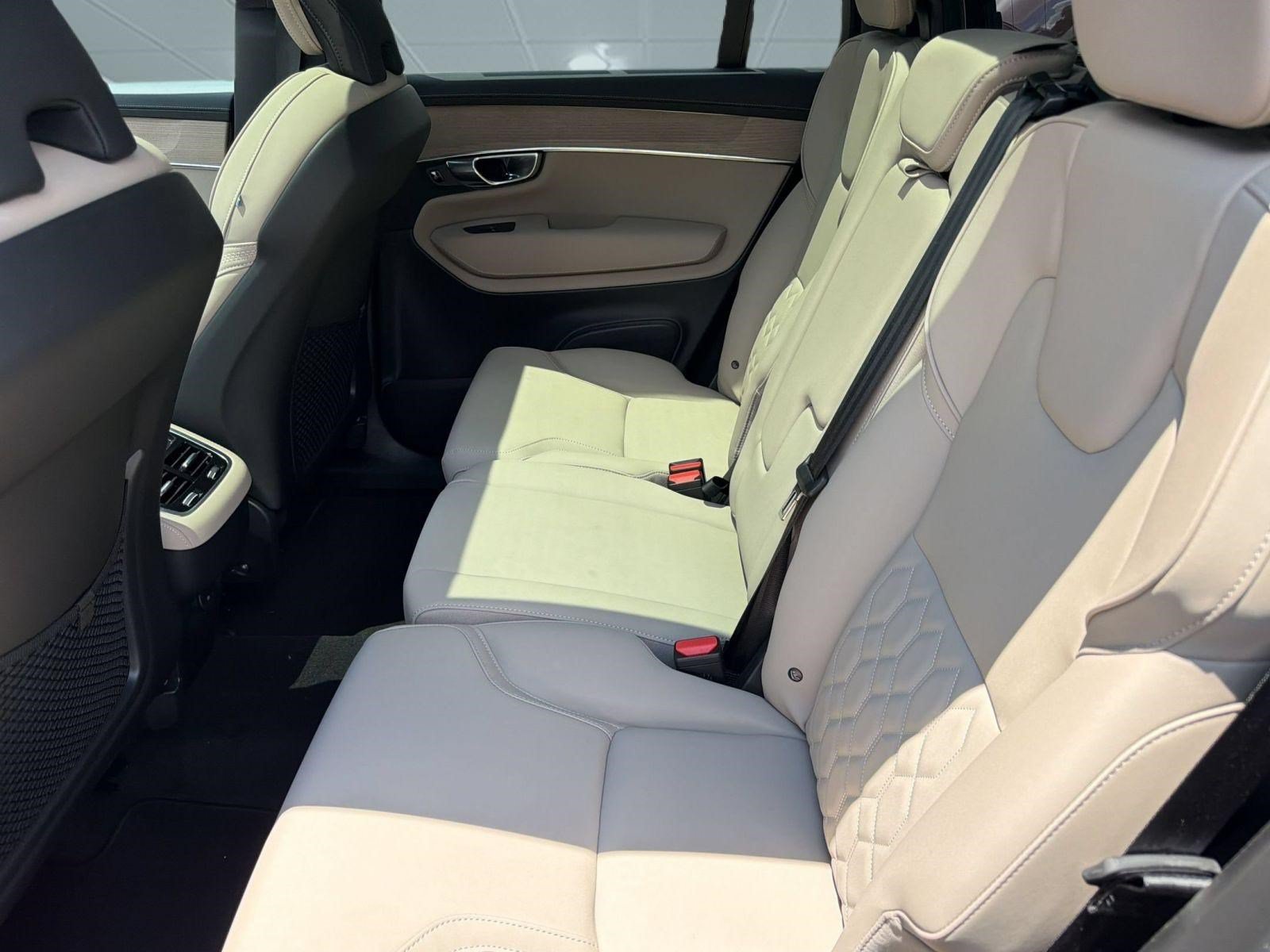 Certified 2025 Volvo XC90 B6 Core AWD/4WD image 24